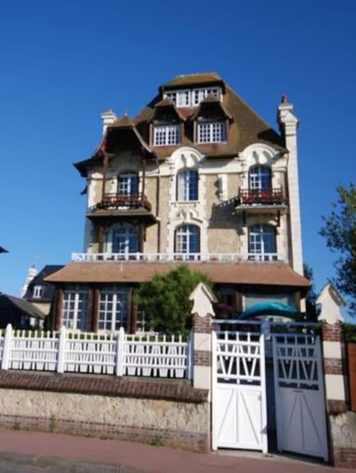 Ferienwohnung Les Embruns - Le Balcon - 2Eme Etage Deauville Exterior foto